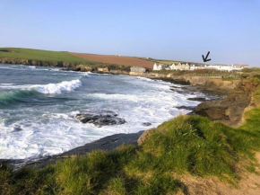 The Moorings - Just a few metres from the sea!